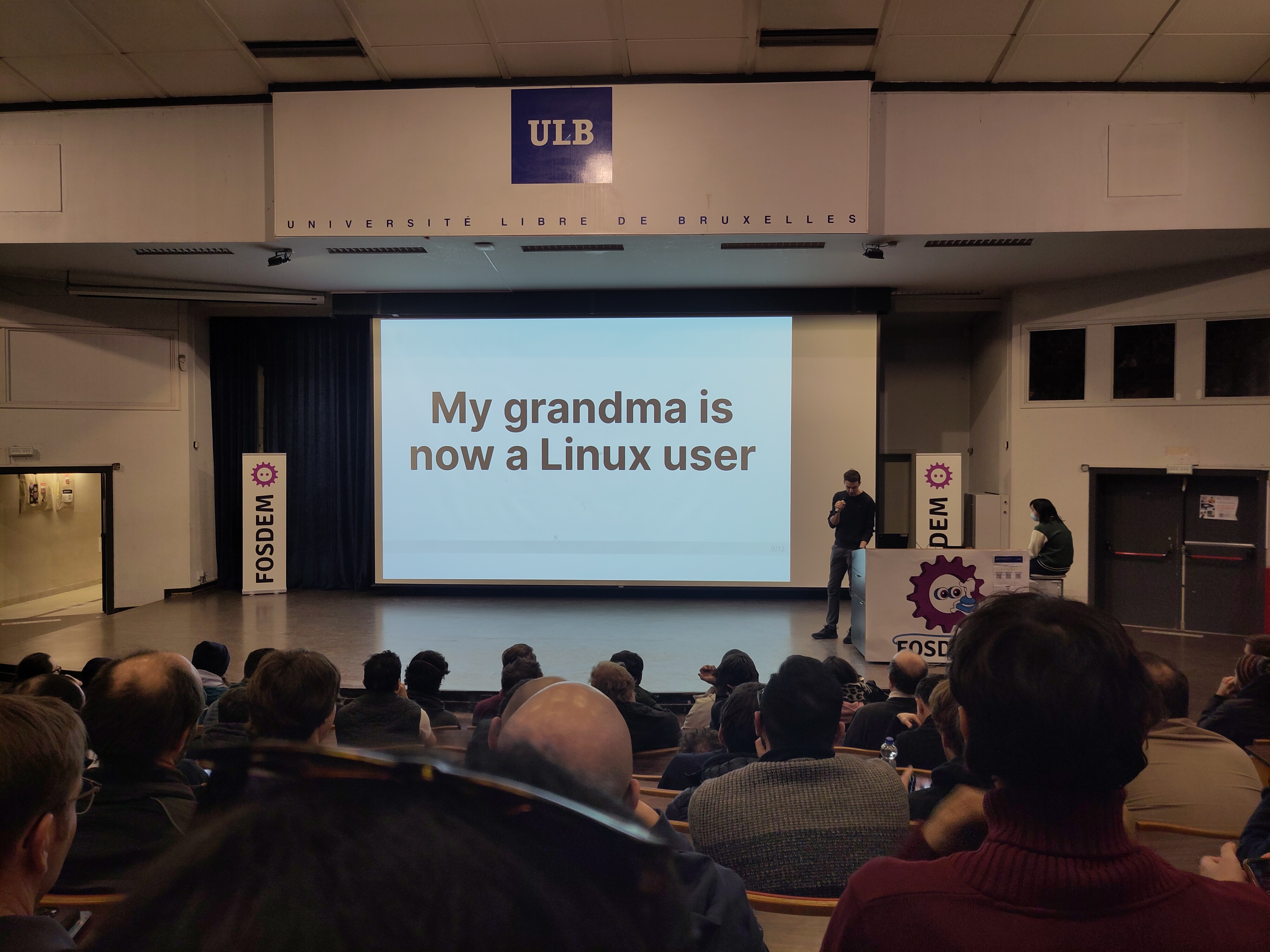 Speaker with a slide that says My grandma is now a Linux user